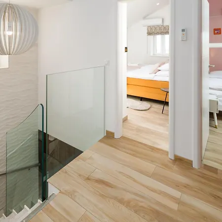 Anabel Bei Porec Mit Pool, Jacuzzi Und Sauna *