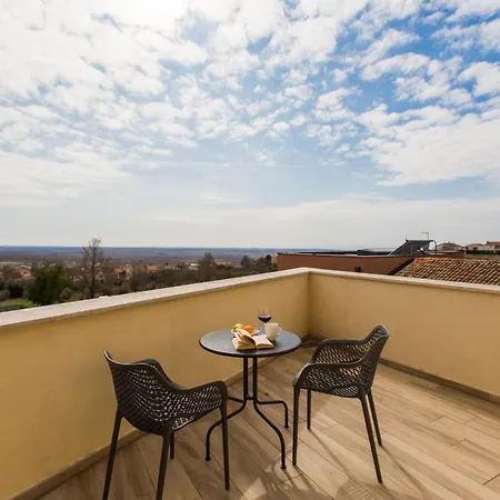 Anabel Bei Porec Mit Pool, Jacuzzi Und Sauna Vikendica