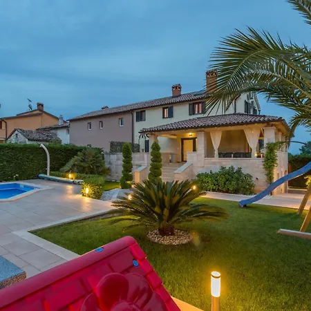 Vikendica Anabel Bei Porec Mit Pool, Jacuzzi Und Sauna Kastelir