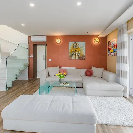 Anabel Bei Porec Mit Pool, Jacuzzi Und Sauna Vikendica *