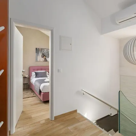 Vikendica Anabel Bei Porec Mit Pool, Jacuzzi Und Sauna Kastelir