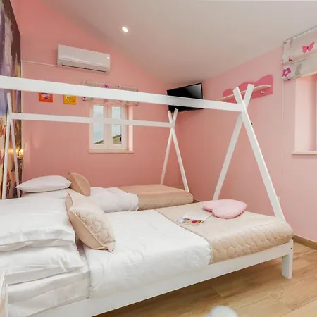 Vikendica Anabel Bei Porec Mit Pool, Jacuzzi Und Sauna