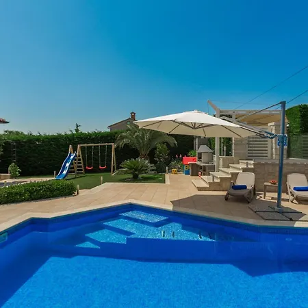 Anabel Bei Porec Mit Pool, Jacuzzi Und Sauna *