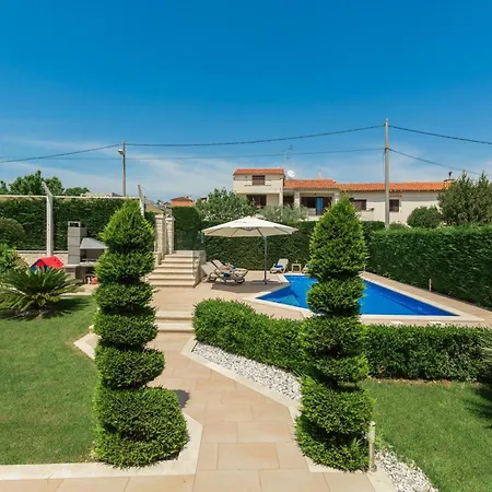 Anabel Bei Porec Mit Pool, Jacuzzi Und Sauna