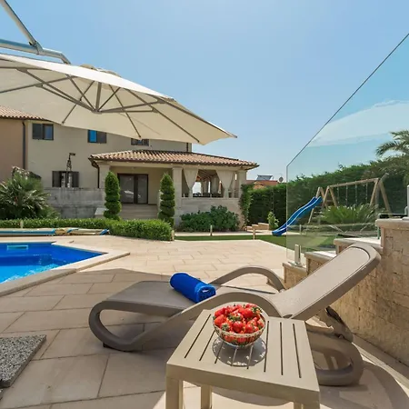 Anabel Bei Porec Mit Pool, Jacuzzi Und Sauna