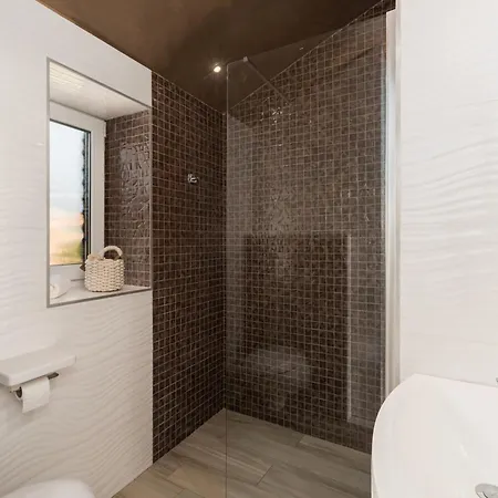 Anabel Bei Porec Mit Pool, Jacuzzi Und Sauna