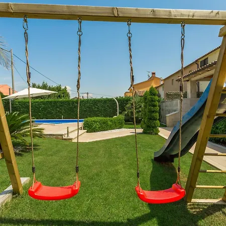 Anabel Bei Porec Mit Pool, Jacuzzi Und Sauna 度假居