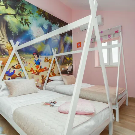 Anabel Bei Porec Mit Pool, Jacuzzi Und Sauna 度假居 *